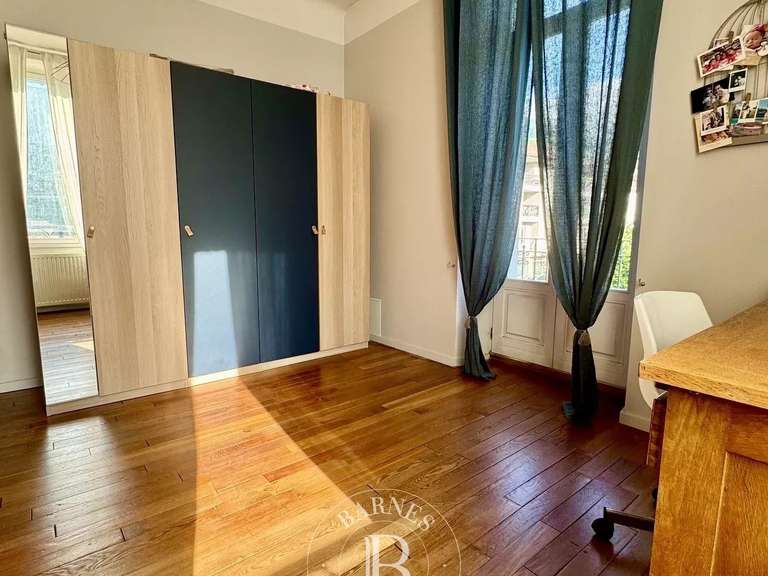 Maison Sallanches - 4 chambres - 343m²