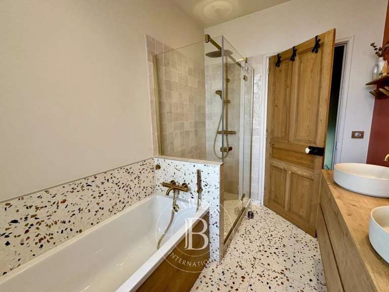 Maison Sallanches - 4 chambres - 343m²