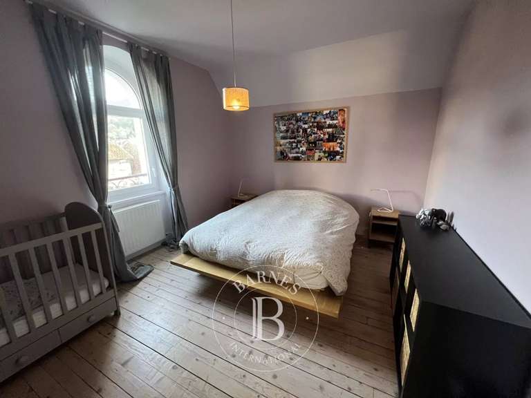 Maison Sallanches - 4 chambres - 343m²