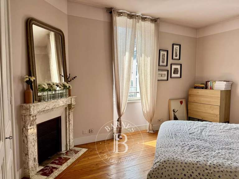 Maison Sallanches - 4 chambres - 343m²