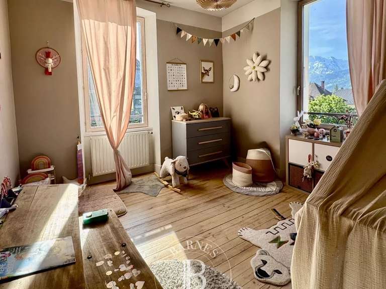 Maison Sallanches - 4 chambres - 343m²