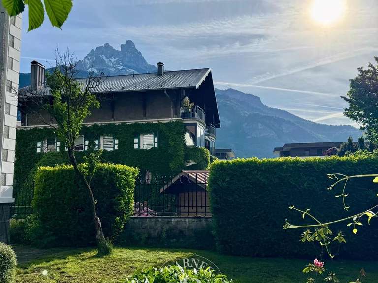 Maison Sallanches - 4 chambres - 343m²