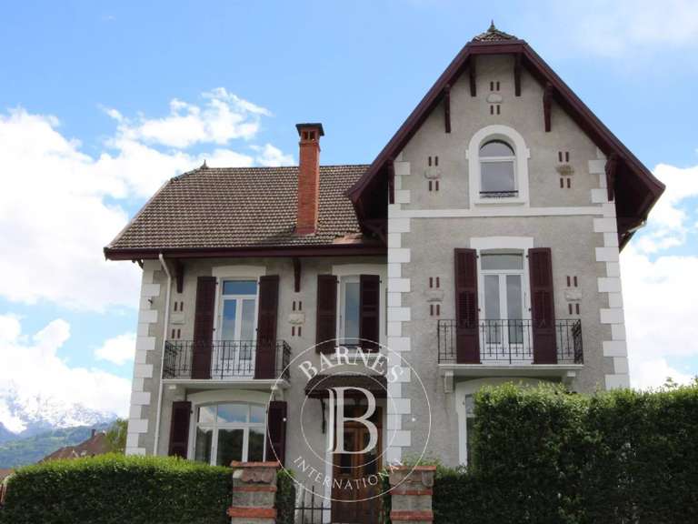 Maison Sallanches - 4 chambres - 343m²