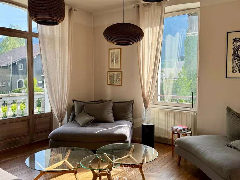 Maison Sallanches - 4 chambres - 343m²