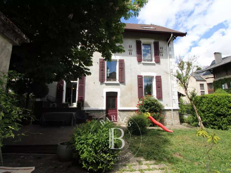 Maison Sallanches - 4 chambres - 343m²