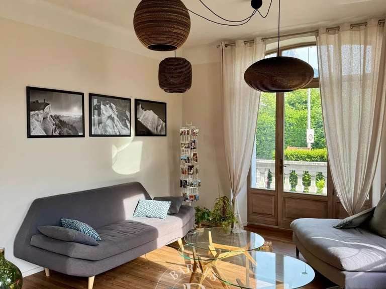 Maison Sallanches - 4 chambres - 343m²