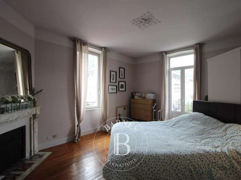 Maison Sallanches - 4 chambres - 343m²
