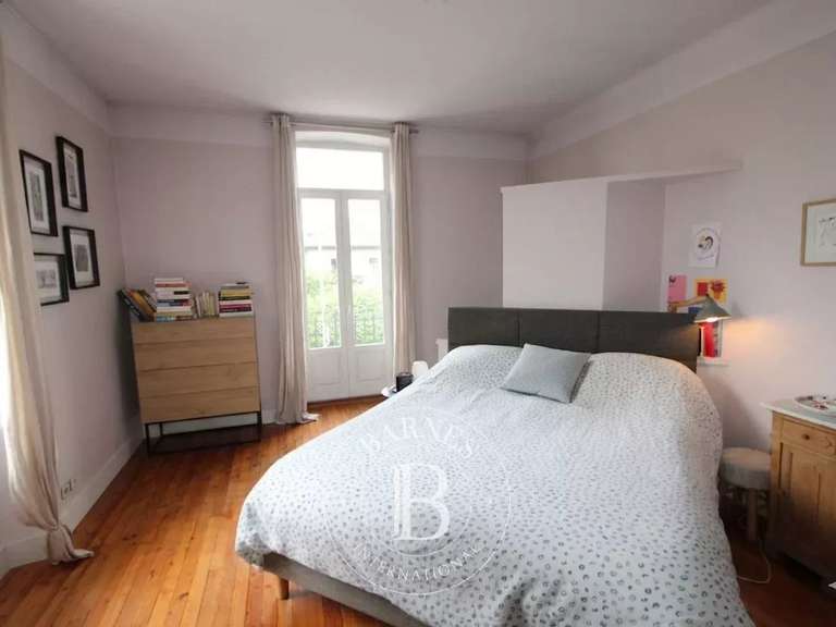 Maison Sallanches - 4 chambres - 343m²