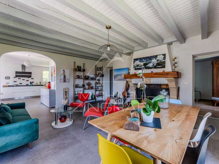 Maison Salles - 3 chambres - 200m²