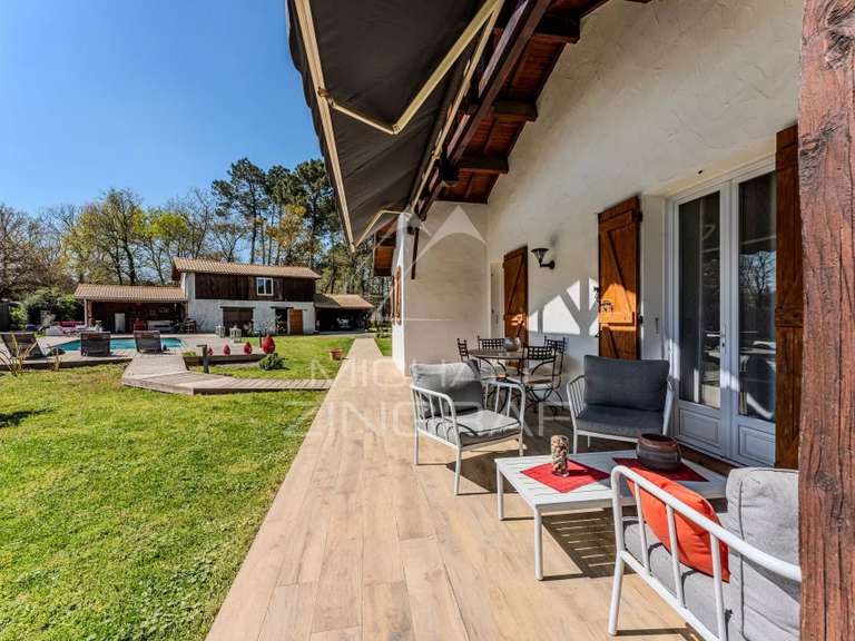 Maison Salles - 3 chambres - 200m²