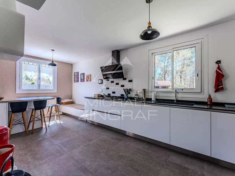 Maison Salles - 3 chambres - 200m²