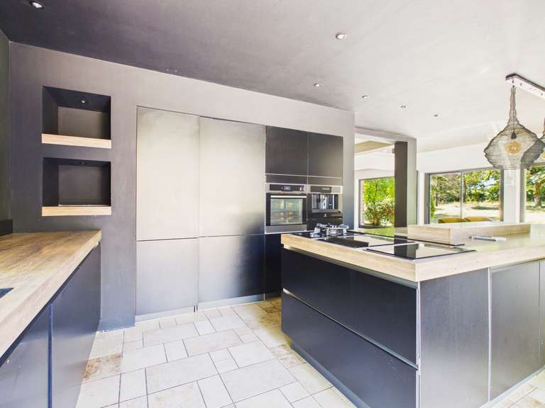 House Salles-la-Source - 4 bedrooms - 235m²