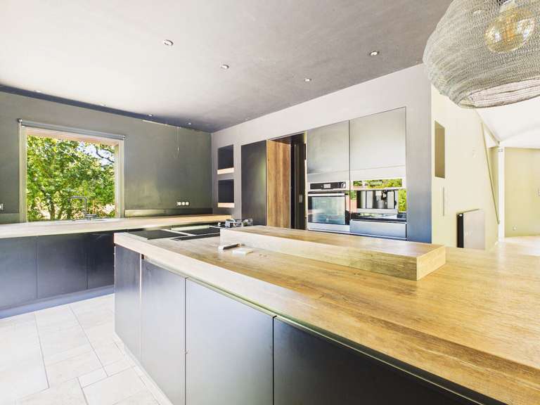 House Salles-la-Source - 4 bedrooms - 235m²