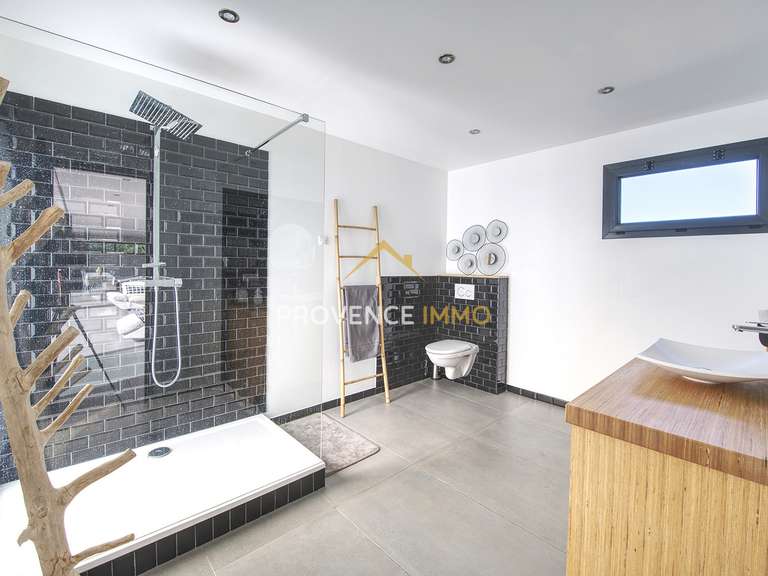 Maison Salon-de-Provence - 3 chambres - 210m²