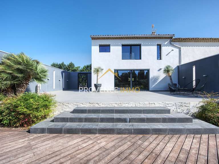 Maison Salon-de-Provence - 3 chambres - 210m²