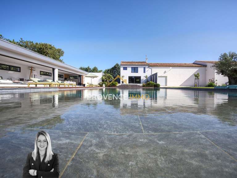 Maison Salon-de-Provence - 3 chambres - 210m²