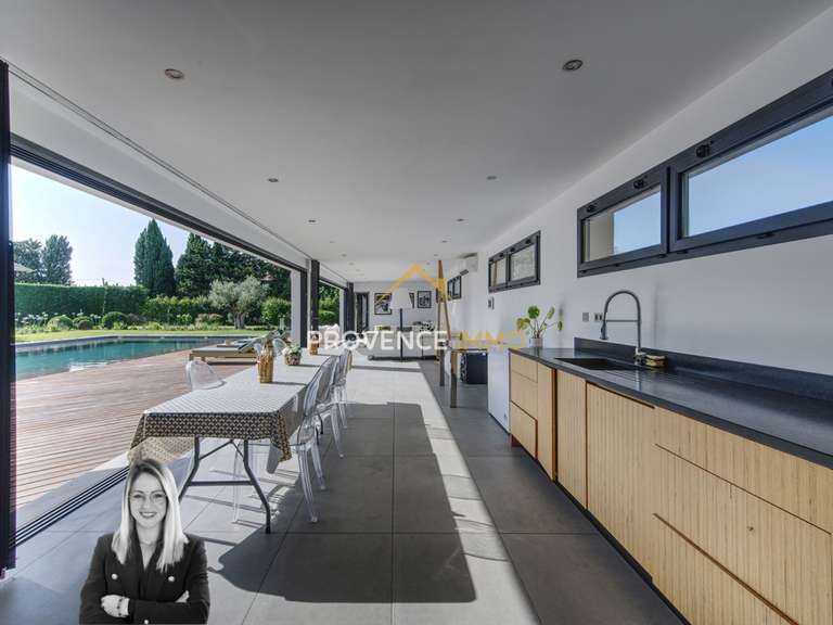 Maison Salon-de-Provence - 3 chambres - 210m²