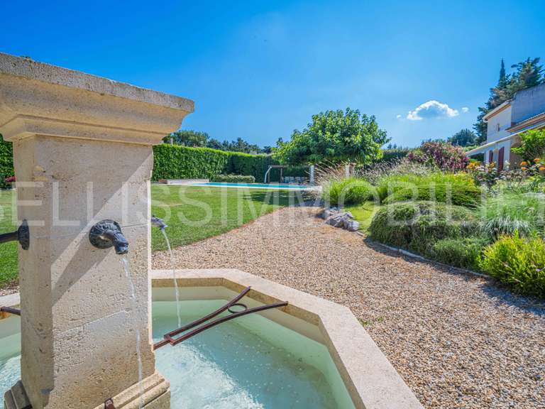 Maison Salon-de-Provence - 4 chambres - 215m²