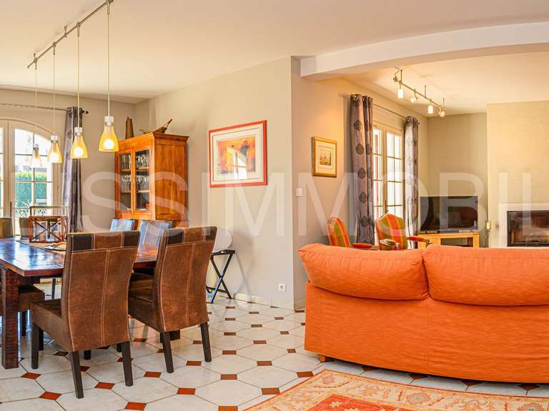 Maison Salon-de-Provence - 4 chambres - 215m²