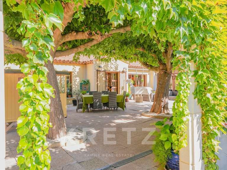 Maison Salon-de-Provence - 6 chambres - 254m²