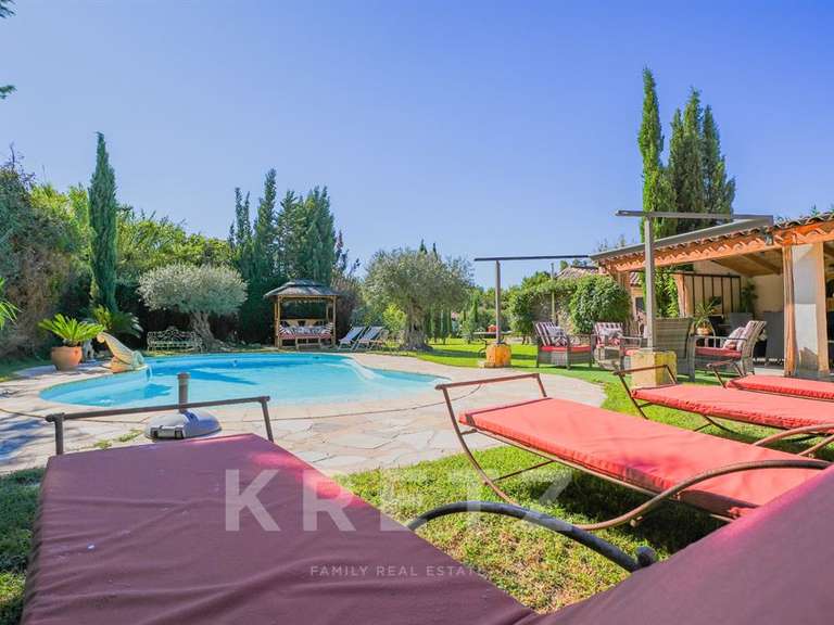 Maison Salon-de-Provence - 6 chambres - 254m²