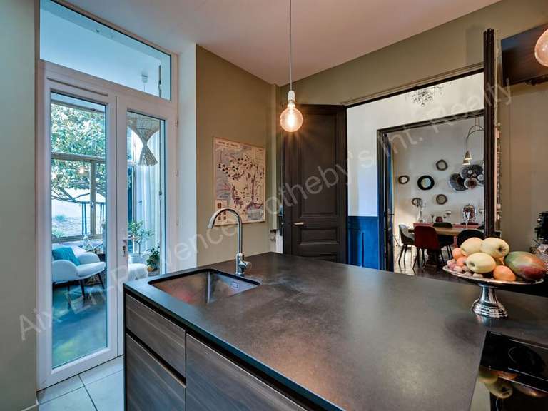 Maison Salon-de-Provence - 4 chambres - 210m²