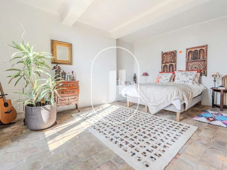 Maison Salon-de-Provence - 5 chambres - 300m²