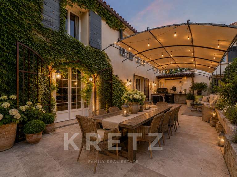 Maison Salon-de-Provence - 6 chambres - 300m²