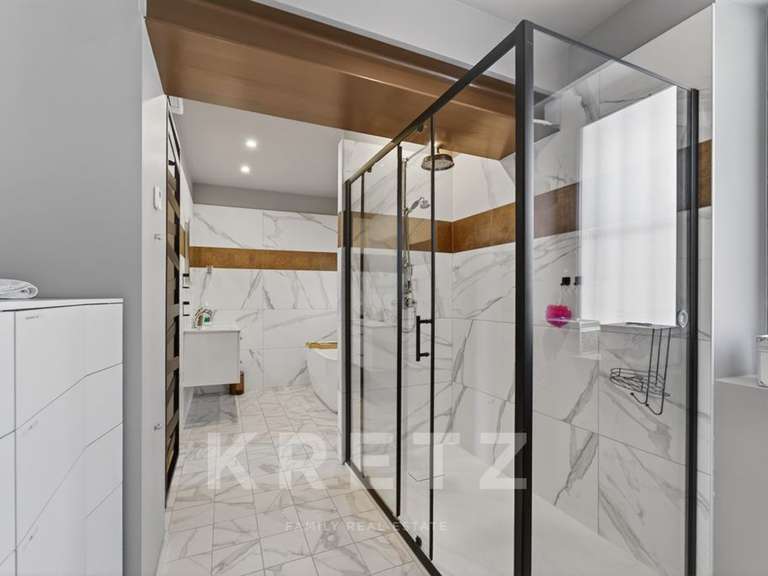 Maison Salon-de-Provence - 6 chambres - 300m²