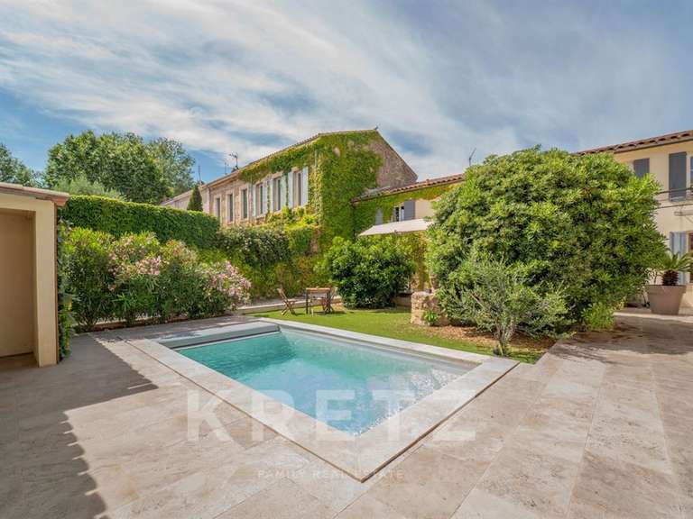 Maison Salon-de-Provence - 6 chambres - 300m²