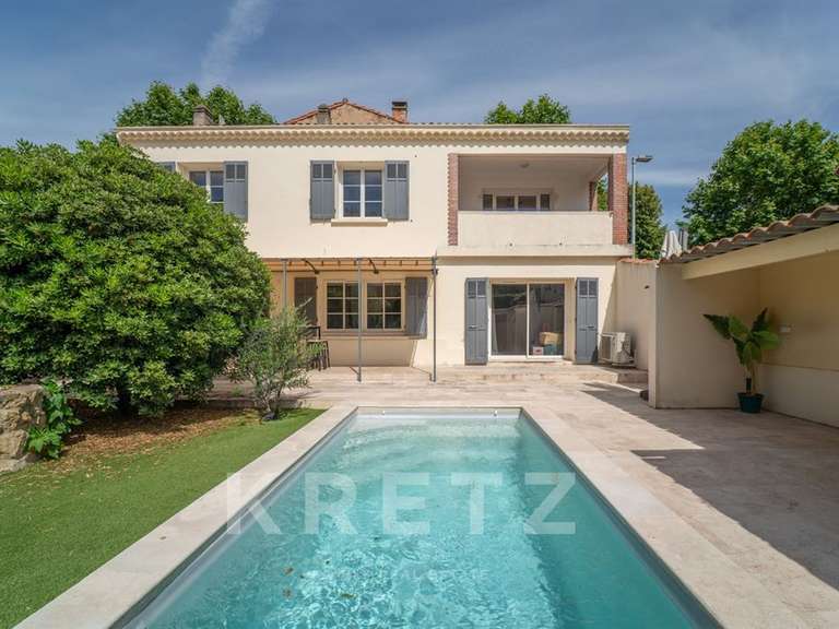 Maison Salon-de-Provence - 6 chambres - 300m²
