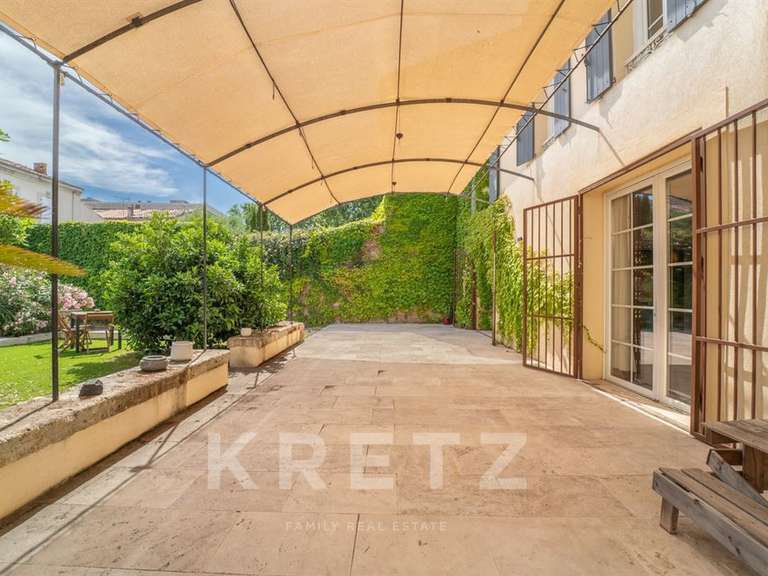 Maison Salon-de-Provence - 6 chambres - 300m²