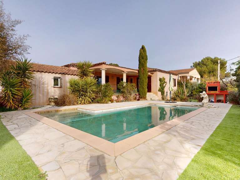Maison Salon-de-Provence - 5 chambres - 165m²