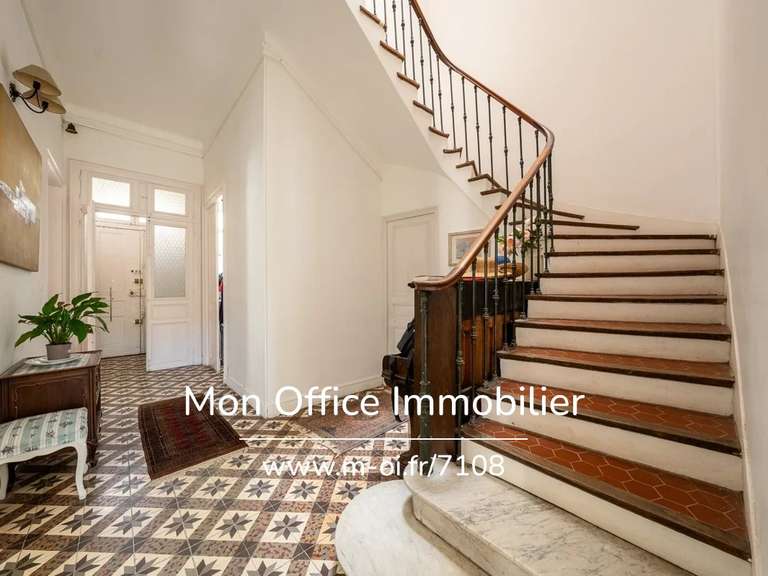 Maison Salon-de-Provence - 6 chambres - 247m²