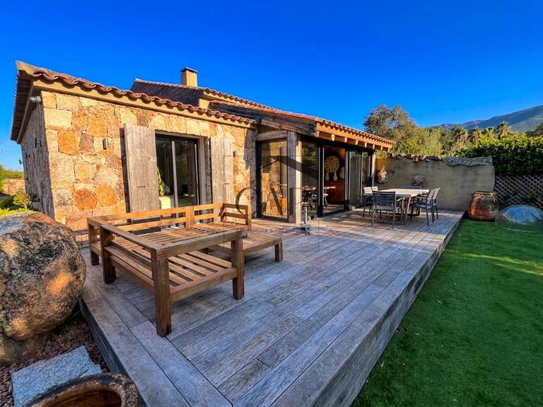 Villa San-Gavino-di-Carbini - 3 chambres - 129m²