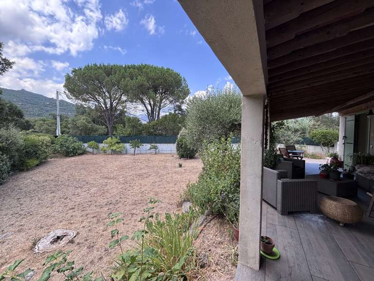 Villa San-Gavino-di-Carbini - 3 chambres - 120m²