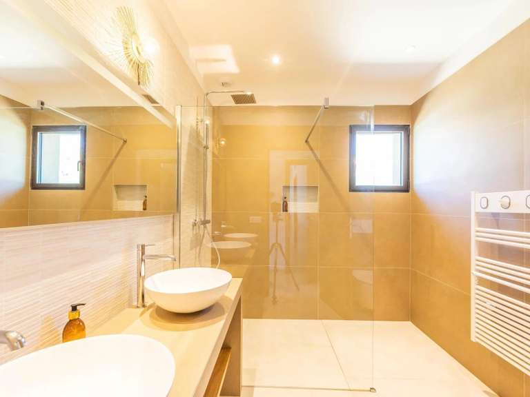 Villa San-Gavino-di-Carbini - 3 bedrooms - 1500m²