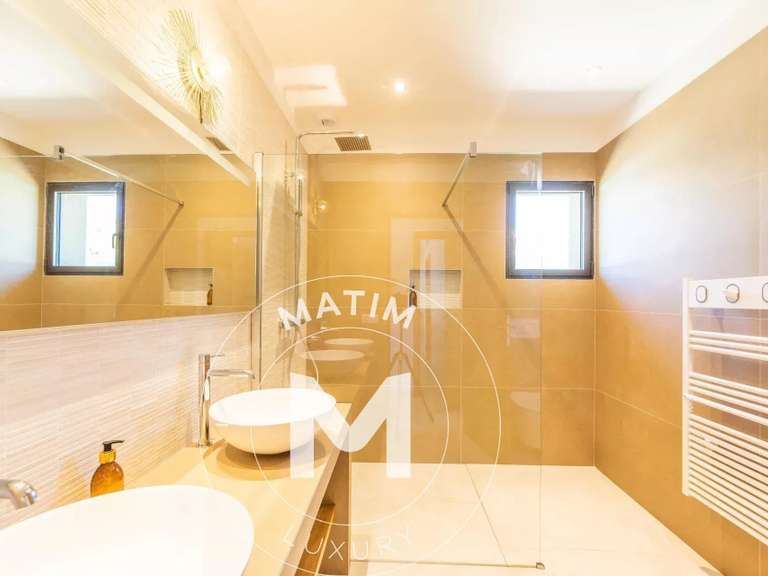 Villa San-Gavino-di-Carbini - 3 bedrooms - 1500m²