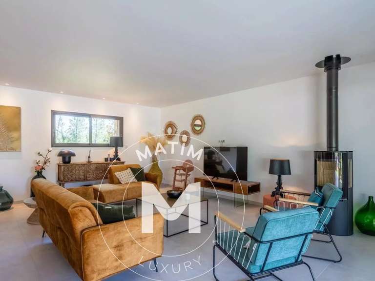 Villa San-Gavino-di-Carbini - 3 bedrooms - 1500m²