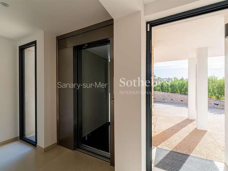 House Sanary-sur-Mer - 4 bedrooms - 204m²