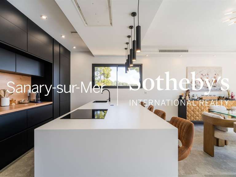 House Sanary-sur-Mer - 4 bedrooms - 215m²