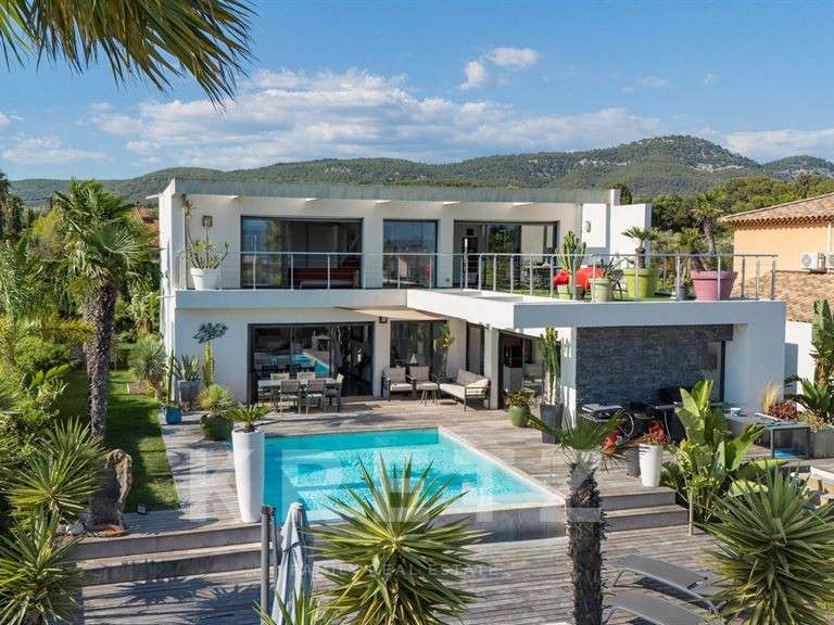 House Sanary-sur-Mer - 4 bedrooms - 250m²