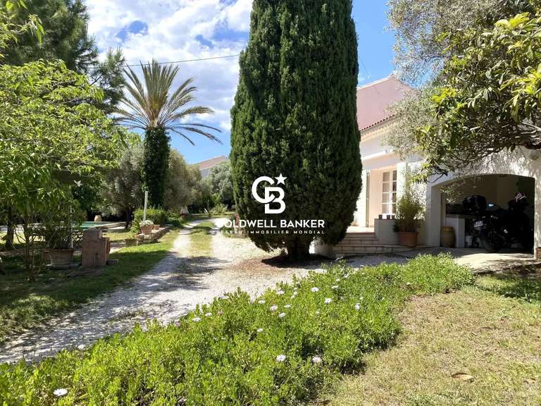 Maison Sanary-sur-Mer - 4 chambres - 151m²