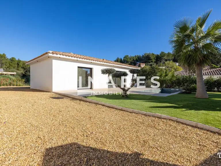 Maison Sanary-sur-Mer - 5 chambres - 234m²