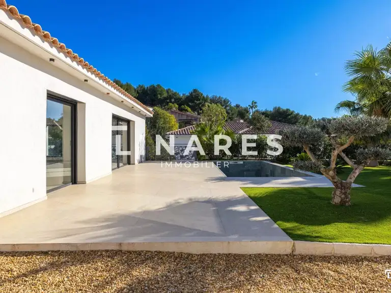 Maison Sanary-sur-Mer - 5 chambres - 234m²