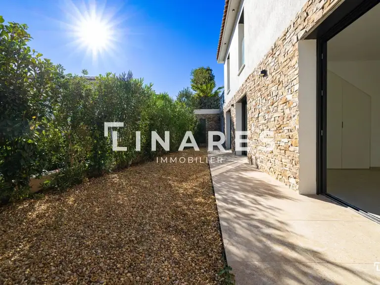 Maison Sanary-sur-Mer - 5 chambres - 234m²