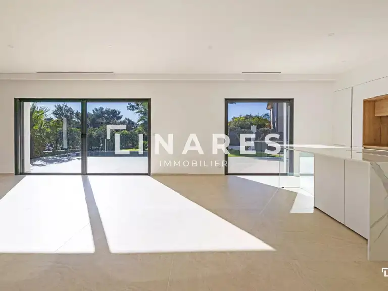 Maison Sanary-sur-Mer - 5 chambres - 234m²