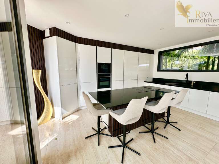 Maison Sanary-sur-Mer - 4 chambres - 184m²