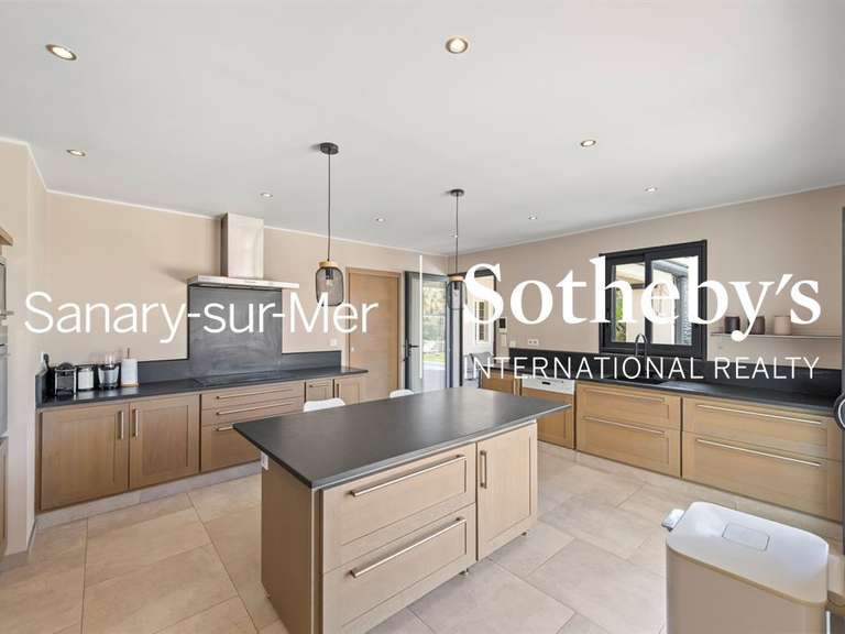 Maison Sanary-sur-Mer - 3 chambres - 172m²