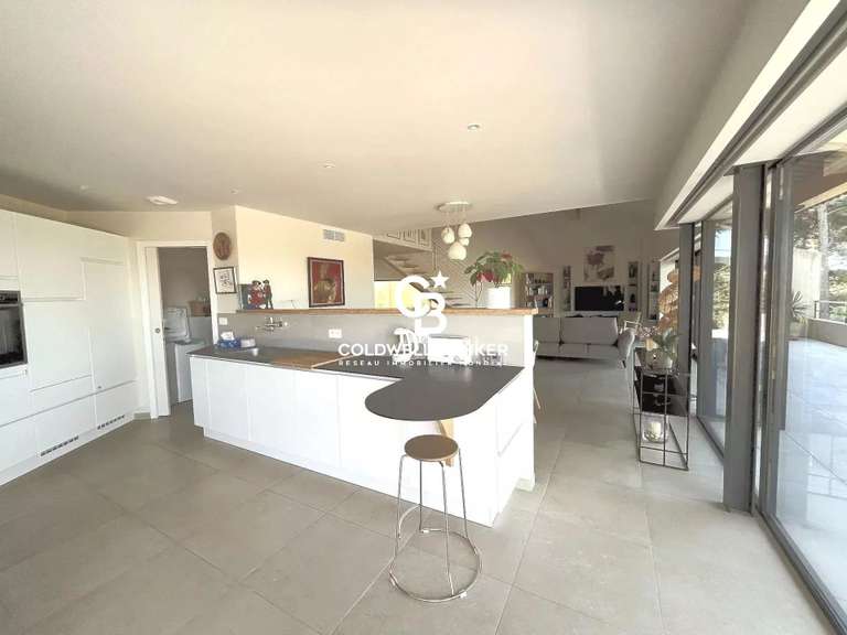 Villa Sanary-sur-Mer - 5 bedrooms - 300m²